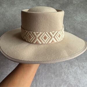 Elegant Cream Wide-Brim Hat with Patterned Band
